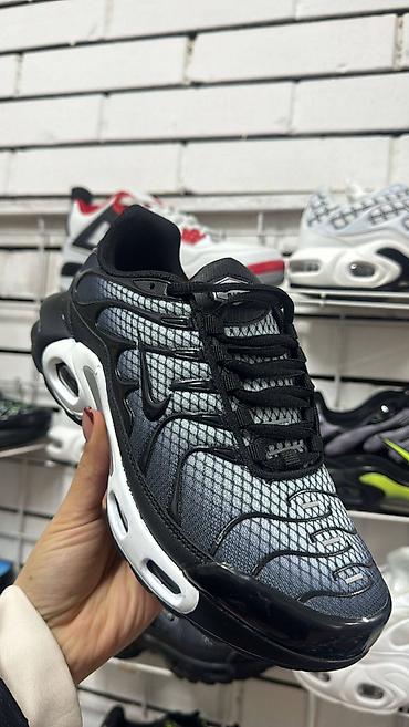 Patike: 41-46 za 
3600 din
pb — 9