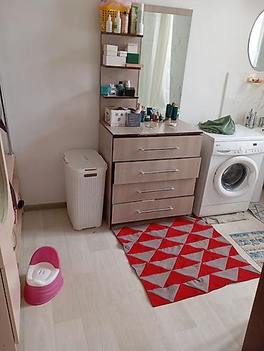 Продажа коттеджей и домов: Продаётся дом в Кара Балте. Барачного типа с закрытым двором.Адрес — 8