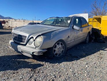 Mercedes-Benz: Mercedes-Benz E-Class: 1996 г., 2.4 л, Механика, Бензин, Седан