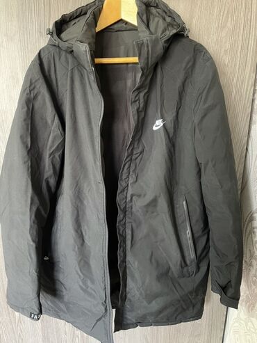 срочно продаю в связи с переездом: Мужская зимняя куртка Nike, черная. Особенности: -Двусторонний -