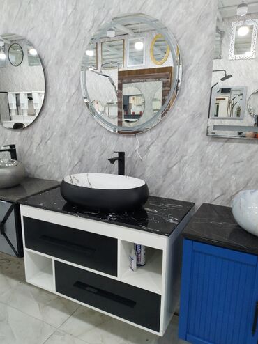 переходник ide sata: Qara mərmər dizaynlı, ağ rəngli oval çanaqlı lavabo, qara mat su kranı