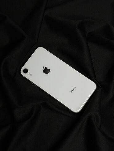 Apple iPhone: IPhone Xr, Б/у, 64 ГБ, Белый, Защитное стекло, Чехол, 82 %