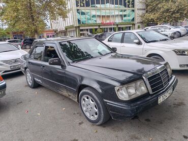 Qaşıqlar: Mercedes-Benz E-Class W124 sedan - Korpus: 4 qapılı sedan, qara rəng