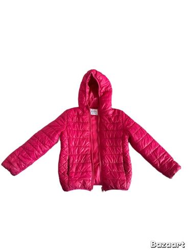 срочно продаю в связи с переездом: Яркая детская стеганая куртка с капюшоном. Характеристики: - Цвет