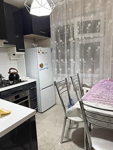 Кухонные гарнитуры: Продается 2-ком квартира в 3-МКР Космический ремонт, чистый и уютный — 5