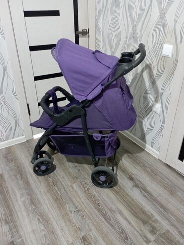 кукла с коляской: Коляска, цвет - Фиолетовый, Б/у