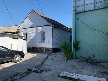 Продажа коттеджей и домов: Продаётся дом в районе с.Орто-Сай. Участок 8 соток, на территории два — 4