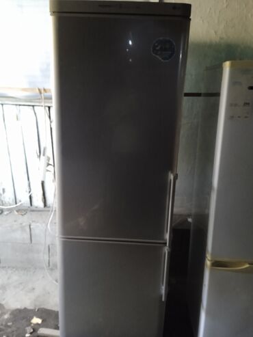 Холодильники: Б/у Двухкамерный цвет - Серебристый холодильник LG