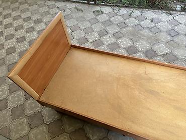 bunk bed: Односпальная кровать с матрасом и выдвижными ящиками. Характеристики — 5