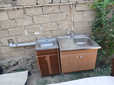 Vannalar: İki ədəd mətbəx moyka dolabı, hər biri paslanmayan poladdan