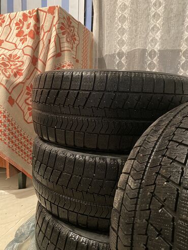 Шины: Шины 215 / 50 / R 17, Зима, Б/у, Комплект, Легковые, Япония, Bridgestone