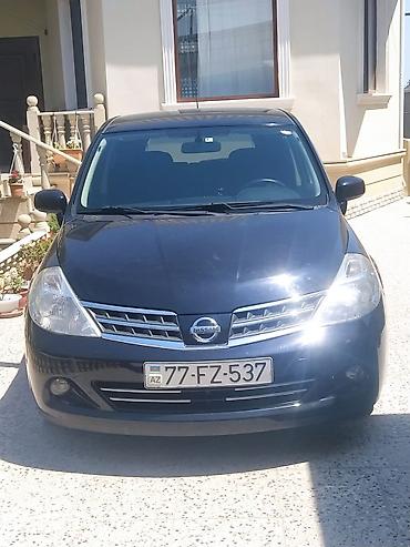 disk: Nissan Tiida hatchback - Kuzov: 5 qapılı hatchback, qara rəng - — 2
