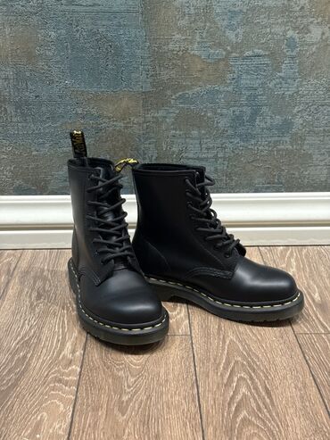 Çəkmələr: Original DR MARTENS ÇEKME Dr. Martens 1460 üslublu qara dəri krujevli — 1