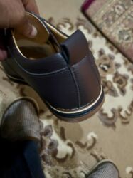 Ayaqqabılar: Turkiyeden 4000 tl ye alinib, razmer duz gelmediyi ucun satilir, cemi — 7
