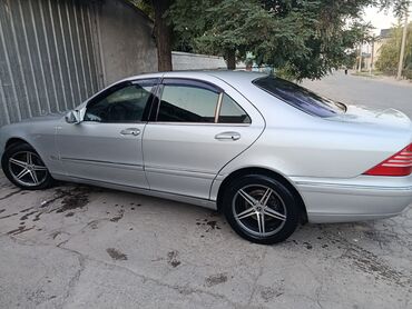 мотор для спринтер: Серебристый седан Mercedes-Benz S-класса с элегантным дизайном и