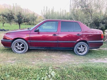 Volkswagen: Volkswagen Vento: 1992 г., 1.8 л, Механика, Бензин, Седан — 12