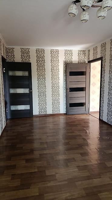 Долгосрочная аренда квартир: Тез арада 2 ком. кв 103-серияда үй сатылат. 2-этаж, бронь эшик at lalafo.kg — 7 Долгосрочная аренда квартир: Тез арада 2 ком. кв 103-серияда үй сатылат. 2-этаж, бронь эшик — 7