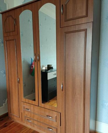 шкаф из дсп: İşlənmiş, Açılan, 4 qapılı Düz dolab, Qarderob, paltar dolabı