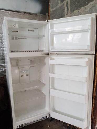 холодильник: Холодильник Б/у, Двухкамерный