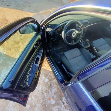 Volkswagen: Volkswagen Passat Variant: 2002 г., 2.3 л, Механика, Бензин, Универсал — 4