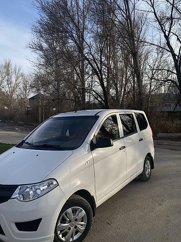 Dongfeng: Dongfeng : 2019 г., 1.5 л, Механика, Бензин, Минивэн — 11