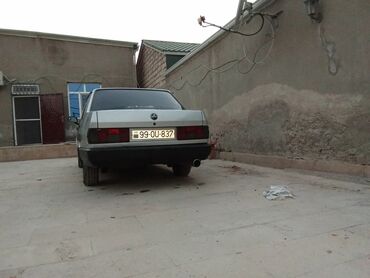 Tofas: Model: Tofas Şahin/Doğan tipli sedan (4 qapı) Rəng: Gümüşü Yanacaq — 3