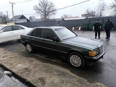 мазда 260: Mercedes-Benz 190: 1990 г., 2 л, Механика, Газ, Седан — 3