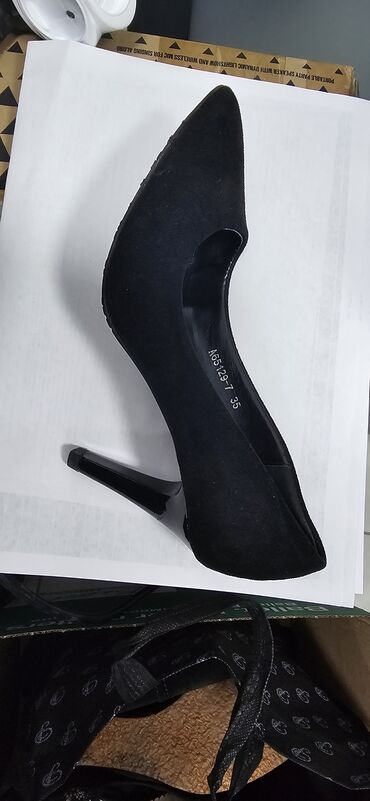 вечерние женские туфли: Туфли 35.5, цвет - Черный