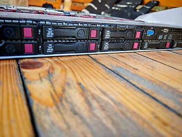 Серверы: HPE ProLiant DL360 Gen9 – 1U rəqəmsal infrastruktur üçün güclü rack — 5