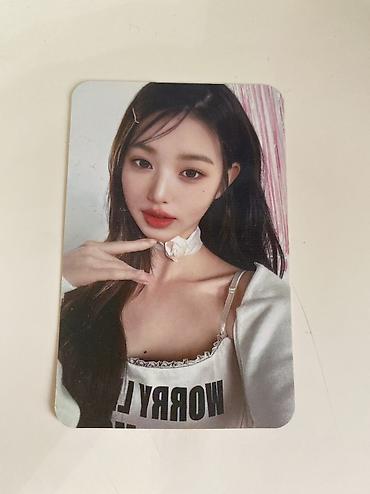 Искусство и коллекционирование: Официальная к‑поп фотокарта Jang Wonyoung (IVE) x AMUSE. - — 1