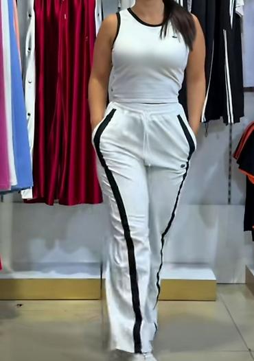 Yeni etiketli lakosta Desd eyni şəkildəki reng model razmeri S.M dir lalafo.az -da Yeni etiketli lakosta Desd eyni şəkildəki reng model razmeri S.M dir