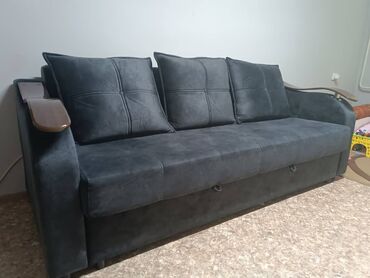 угалок мебель: Диван-кровать, цвет - Черный, Б/у