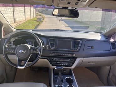 Kia: Kia Carnival: 2018 г., Минивэн — 13