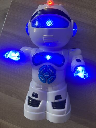 oyuncaqlar dünyası: Oyuncax robot,qirigi yoxdu,demek olarki yenidi,hec oynamiyib