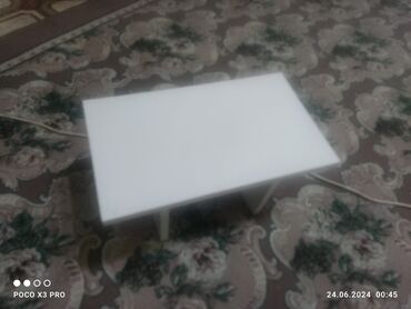 белый рабочий стол: Стол, түсү - Ак, Колдонулган