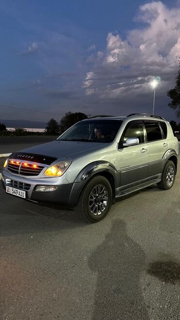продажа авто матиз б у: Серебристый кроссовер SsangYong Rexton, в очень хорошем состоянии