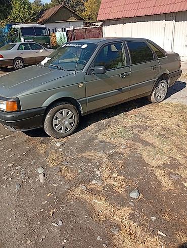 Volkswagen Passat: 1990 г., Механика, Седан