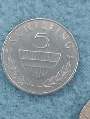 Numizmatika i filatelija: (Austrija) - Nominala: 5 Schilling (5 šilinga) - Godina: vidljive dve — 1