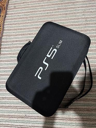 Аксессуары для консолей: Кейс для PlayStation 5 Slim - Форм-фактор: для PS5 Slim - Материал — 1