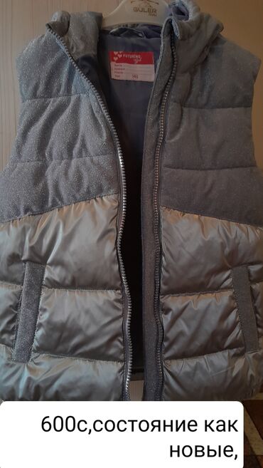 куртка с воротником: Безрукавка,куртки по 500с,платье джинсы H&M 400c,платье индия 300