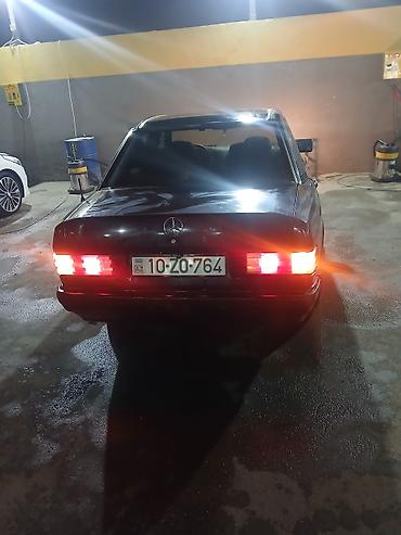 2106 ucuz: Mercedes-Benz 190 (W201) sedan - Kuzov: 4 qapı, qara rəng - Nömrə — 8