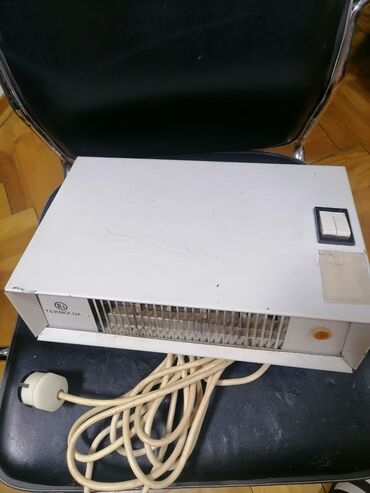 Kaloriferi: Grejalica duvaljka 2000 w ispravna Ei Niš Jugoslavija. Ima kabla oko na lalafo.rs — 2 Kaloriferi: Grejalica duvaljka 2000 w ispravna Ei Niš Jugoslavija. Ima kabla oko — 2