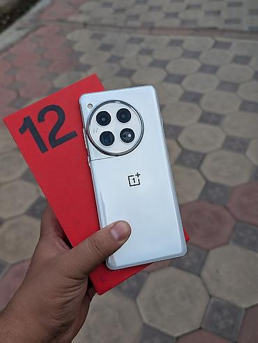 Мобильные телефоны: OnePlus 12, Б/у, 1 ТБ, цвет - Белый, 2 SIM — 1