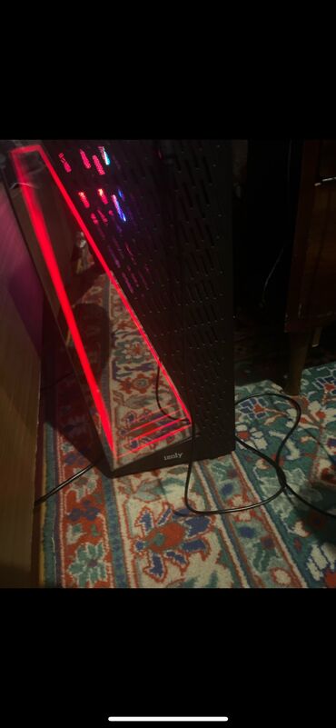 Masaüstü kompüterlər və iş stansiyaları: Komplekt şeklinde satiram butun aksesuarlari verecem.Oyunlarda yuksek — 7