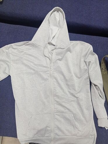 мужская повседневная одежда: Новая неодетая летняя толстовка в белом цвете. подходит для спорта