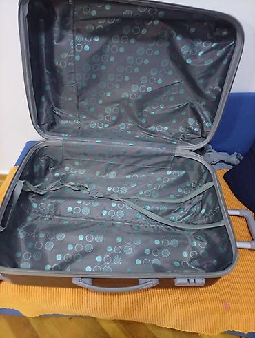 Putni koferi i torbe: Tvrdi kofer na točkiće – veličina velika. oko 75 45 30 — 10