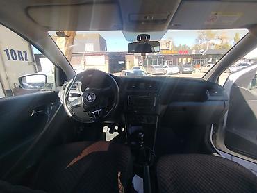 Volkswagen Polo: 2013 г., 1.6 л, Механика, Бензин, Седан