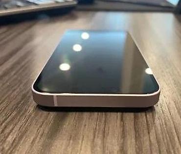 Apple iPhone: Apple iPhone – bela boja - Ekran: 6.1" Super Retina XDR, ravne ivice — 10