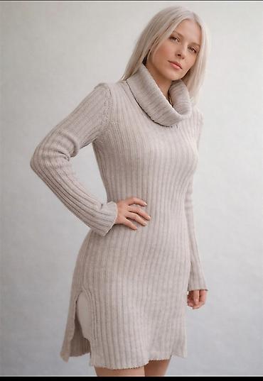 refine kapi: Pleteni džemper-haljina sa rol kragnom - Model: duži rebrasti pleten — 5
