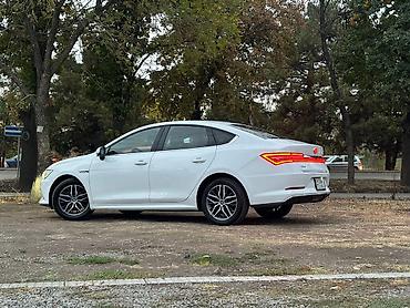 BYD: BYD Qin: 2021 г., Автомат, Гибрид, Фастбек — 2